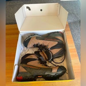 Mens La Sportiva Gore-Tex Nucleo High-Top Hiking Boots (Size 11; fits like 10.5)